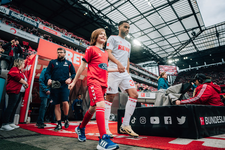 Cover Einlaufkind FC-Frauen vs. Werder Bremen